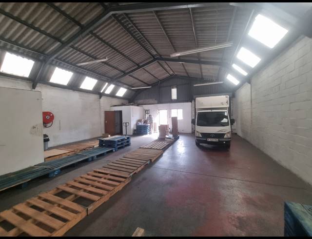 170M² WAREHOUSE TO LET IN AIRPORT INDUSTRIA